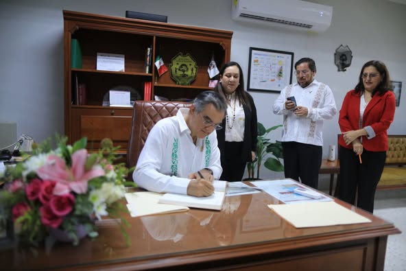 Inaugura Américo Villarreal gimnasio en Escuela Normal de Educadoras, legado de su padre