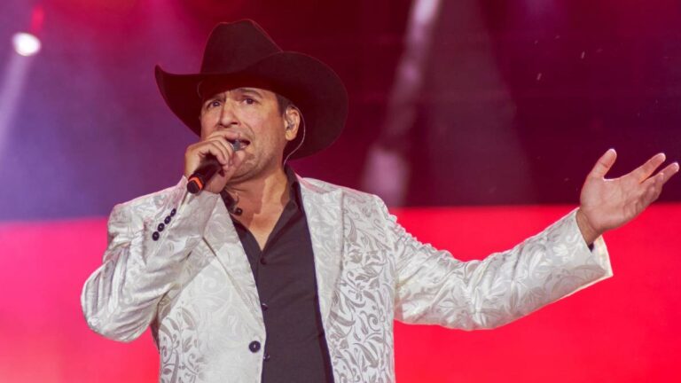 Padre de Bobby Pulido sufre accidente y se fractura cinco costillas: el cantante pide oraciones a sus fans
