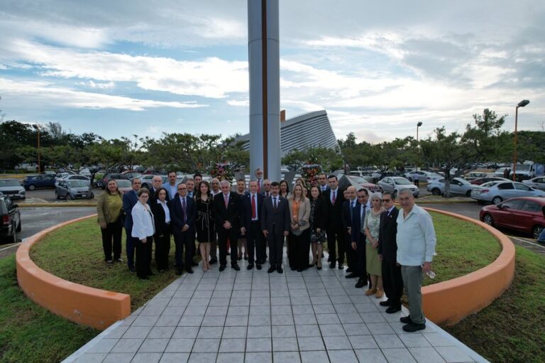 Conmemora la UAT 75 años de historia, transformación y compromiso social