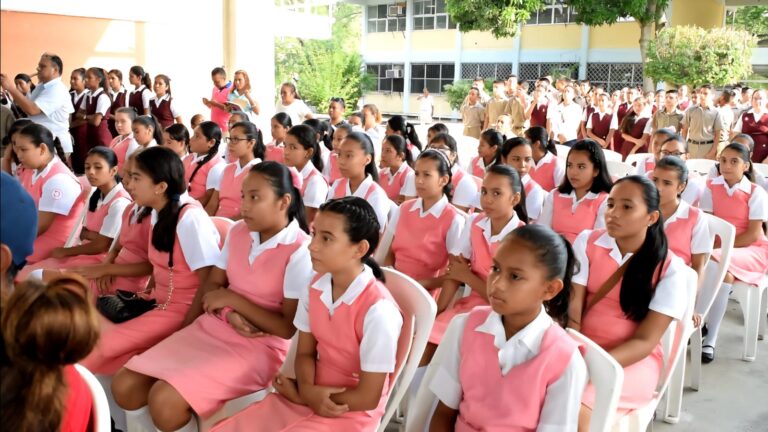Más de 14 mil estudiantes reciben becas Benito Juárez y Rita Zetina en Tampico