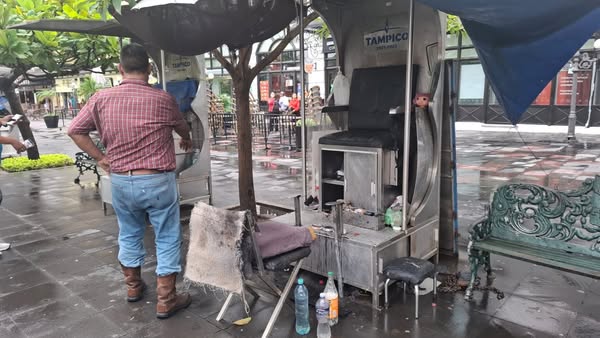 ¡Otra vez el vandalismo! Afectan a boleros y comercios en la zona centro de Tampico