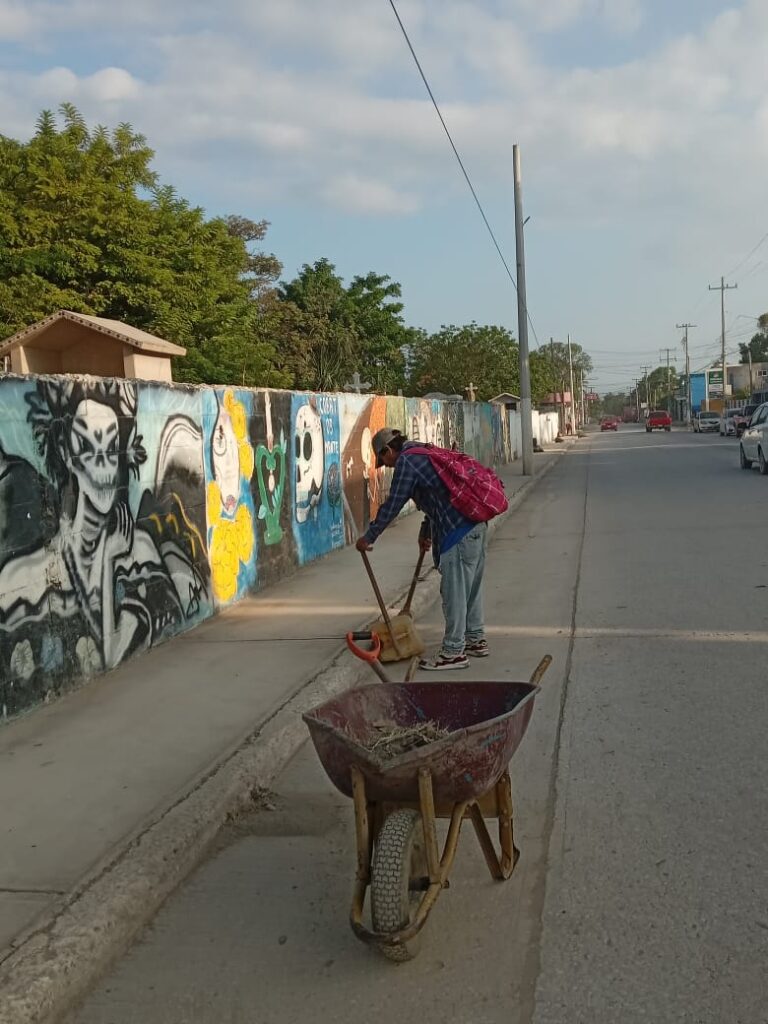 Intensifica Servicios Públicosla limpieza en cementerios