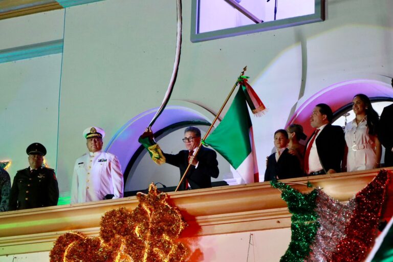 Enaltece Armando Martínez a los héroes que nos dieron patria y libertad