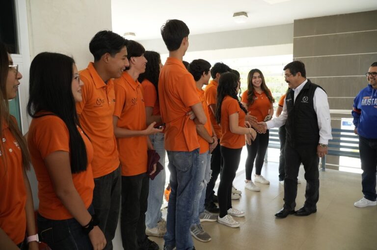 Constató rector logros y avances académicos de la Prepa 3 UAT