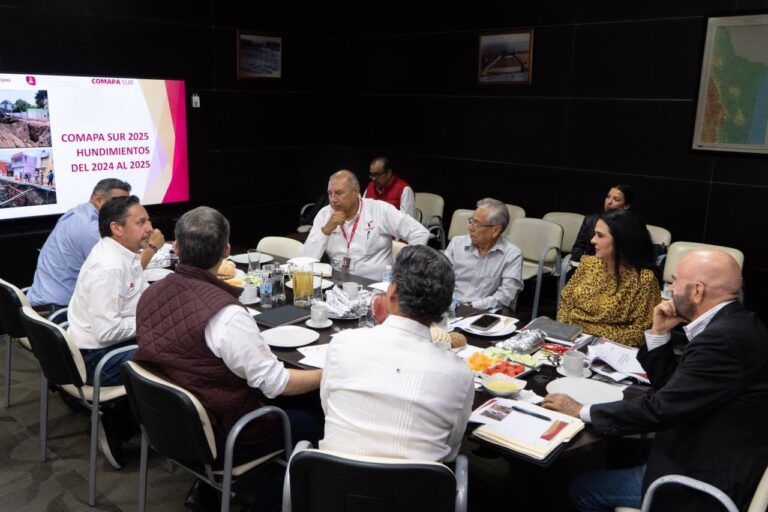 Participa Mónica Villarreal en reunión de trabajo con la Secretaría de Recursos Hidráulicos