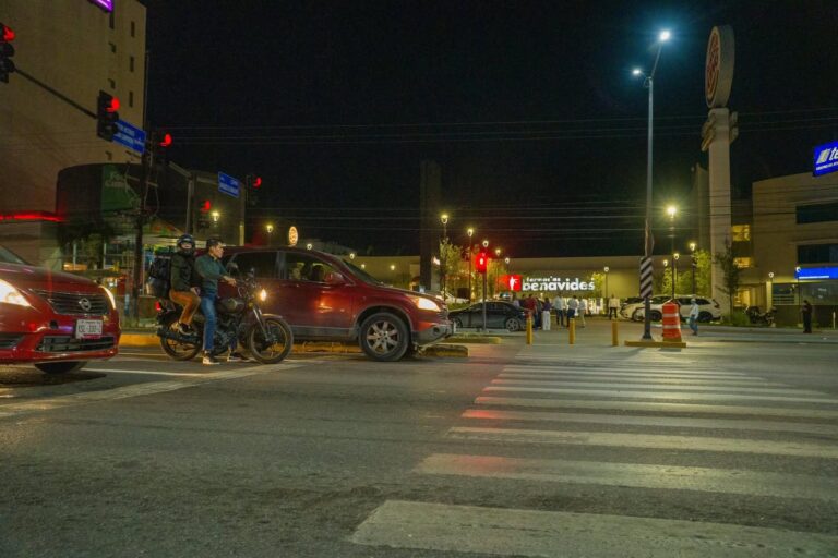 Gobierno de Tampico refuerza la seguridad vial con instalación de semáforos peatonales