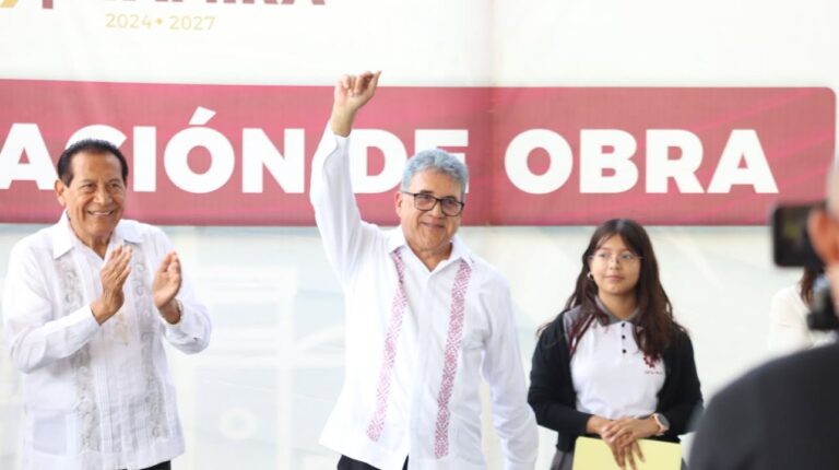 Dota Armando Martínez de mayor infraestructura al CETis 78