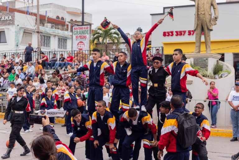 odo listo para el desfile revolucionario en Ciudad Madero