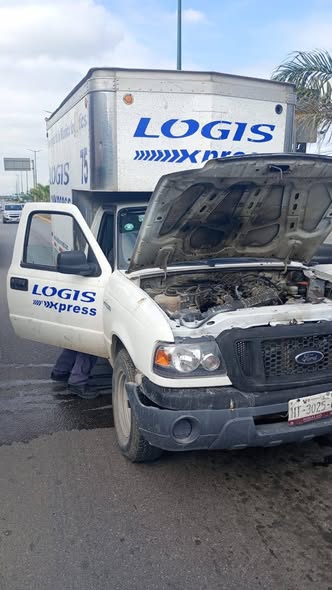 Conductor sufre quemaduras tras incendio de camioneta en la Avenida de la Industria en Altamira