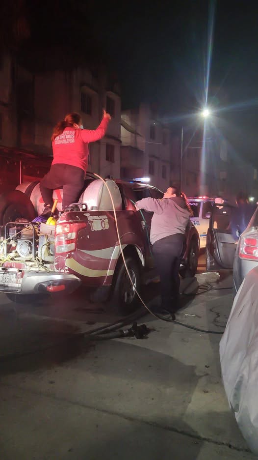 Rescatan a dos menores tras incendio en fraccionamiento de Altamira