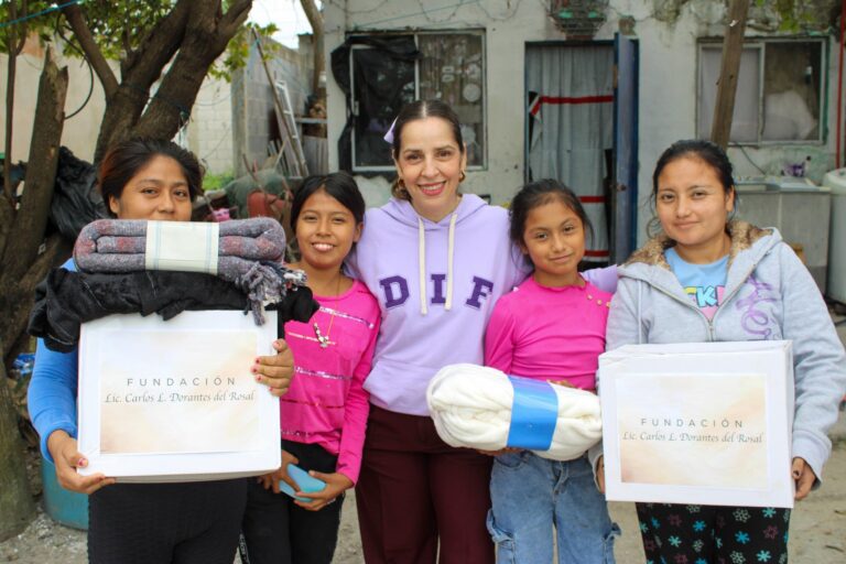Dunia Marón entrega de despensas y cobijas a familias de la Ampliación Revolución Verde