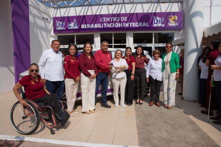 Beneficia DIF Altamira a personas invidentes con transporte digno y seguro