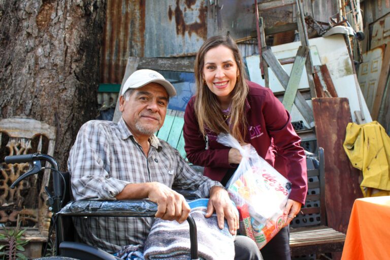 DUNIA MARÓN Y ERASMO GONZÁLEZ ENCABEZAN RUTA DE ENTREGA DE APOYOS Y APARATOS FUNCIONALES