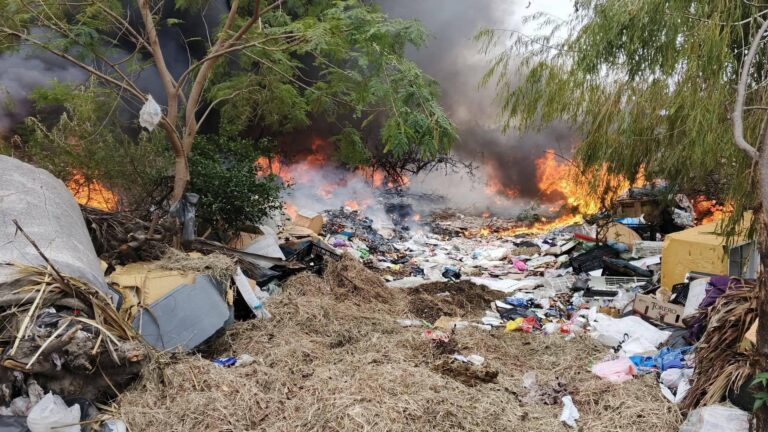 INCENDIO Y DENSA HUMAREDA MOVILIZAN A BOMBEROS EN CIUDAD MADERO