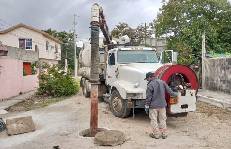 Realiza COMAPA Altamira trabajos de mantenimiento en líneas de drenaje