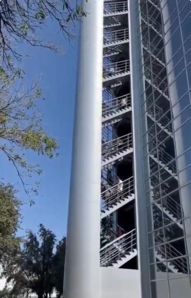 Presunta fuga de gas en la Torre de Cristal; evacuan personal
