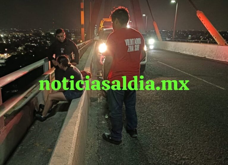 ¡Drama en lo alto del puente! joven en crisis moviliza a cuerpos de emergencias en el puente Tampico