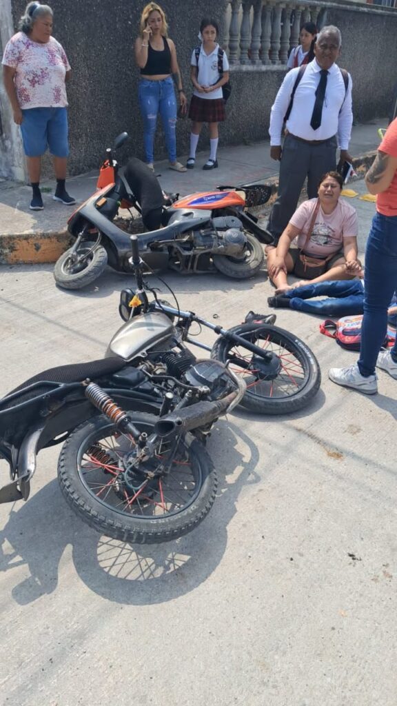 ¡Se dan con todo en la Borreguera! Motos chocan y dejan heridos