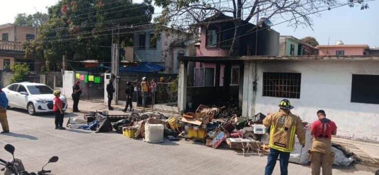 Incendio consume vivienda en la borreguera y desata móvilzacion de Bomberos