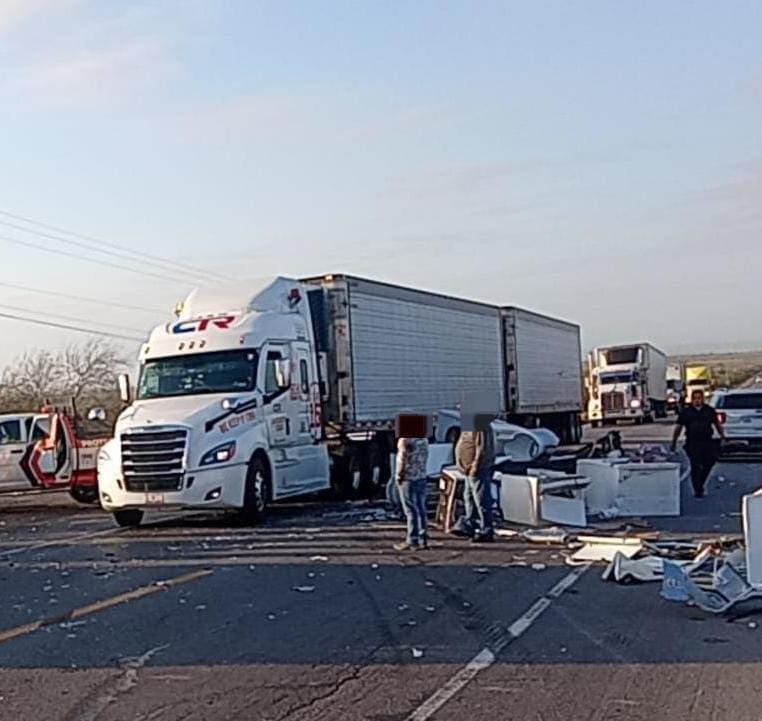 Accidente en la Victoria–Matamoros cierra tres carriles y deja personas lesionadas