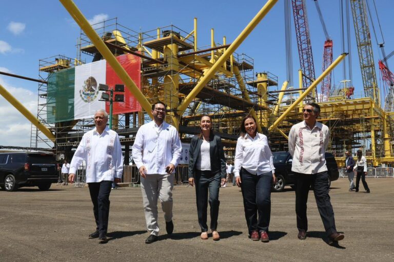 Acompaña Américo Villarreal a Claudia Sheinbaum en conmemoración de la Expropiación Petrolera