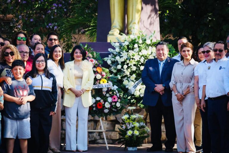 Tec Madero conmemora el CCXX aniversario del natalicio de Benito Juárez con ceremonia cívica.