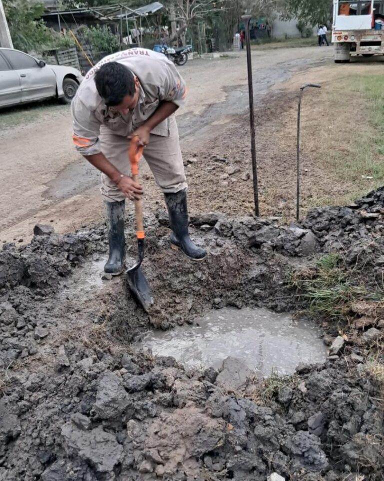 COMAPA Altamira repara fugas de agua en área urbana