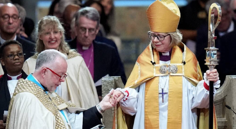 Sarah Mullally se convirtió en la primera mujer líder de la Iglesia anglicana