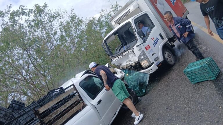 Accidente en carretera estatal deja lesionados y personas prensadas