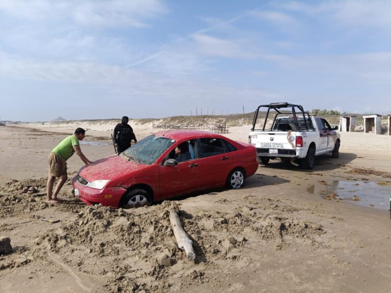 ¡Queda varado en la arena y lo rescata la Guardia Estatal en plena Playa Bagdad!