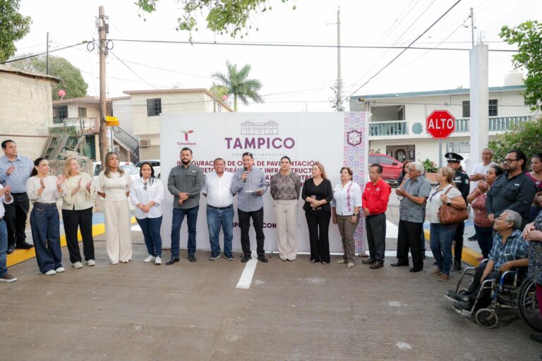 Inaugura Mónica Villarreal décima calle en una semana