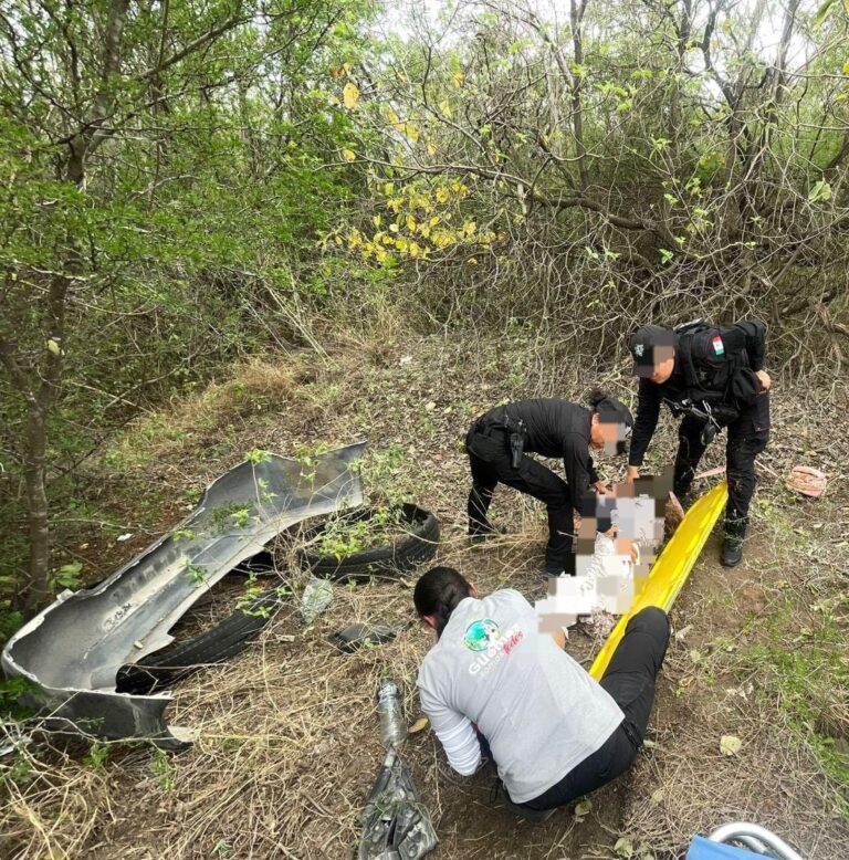 Cinco lesionados tras volcadura en la Carretera Federal en Güémez