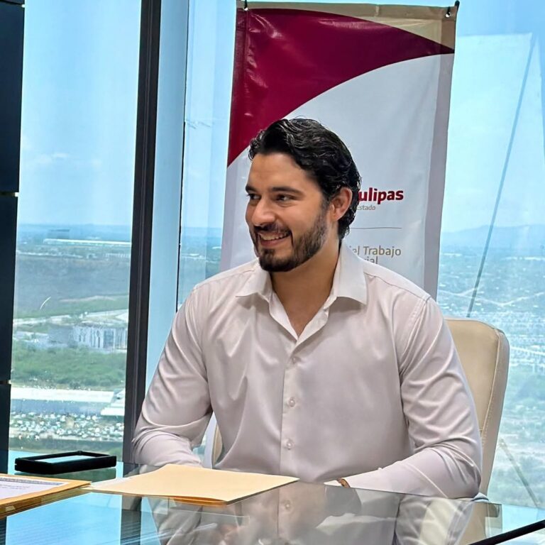 Entrega STPS Tamaulipas sobres de viaje a trabajadores que participarán en programa agrícola en Canadá