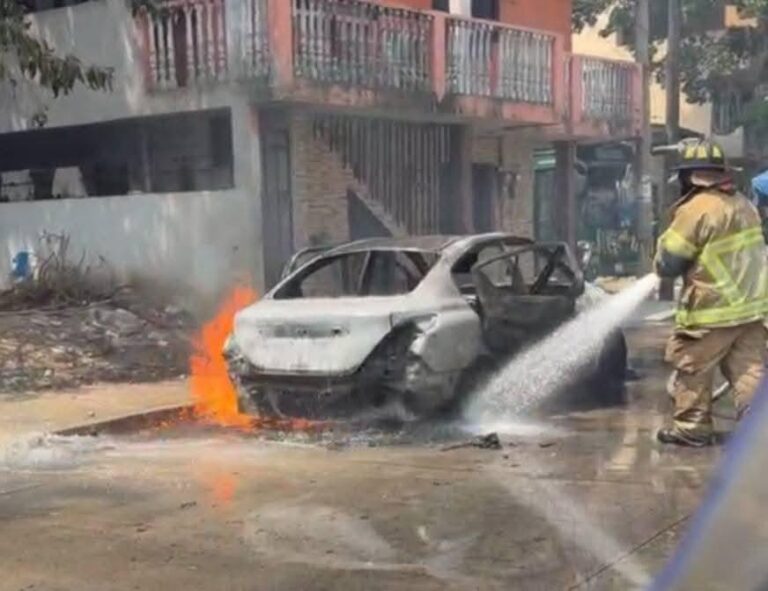 Explota vehículo en Cascajal: dos hombres con quemaduras en Tampico