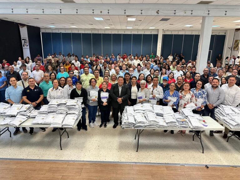 Beneficia Tec Madero a base trabajadora con uniformes institucionales