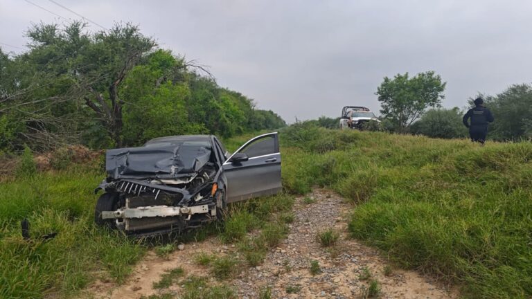 Impactante choque en Padilla: camión de 20 toneladas embiste automóvil y moviliza a autoridades