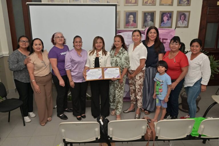 La Red de Mujeres Periodistas del Sur de Tamaulipas se capacita en acciones a favor de la niñez.