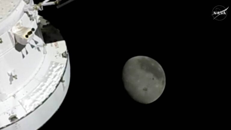 Artemis II revela nuevas imágenes de la Luna: colores, grietas y un eclipse desde el espacio