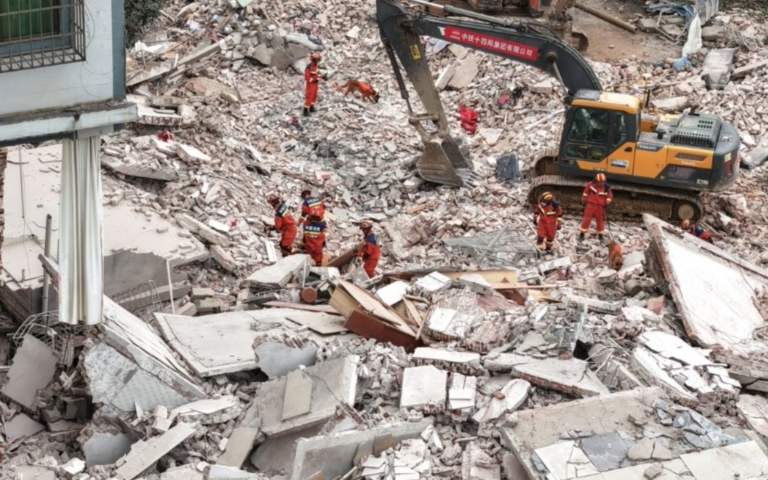 Sismo de 5.2 deja al menos 2 muertos y edificios colapsados en China