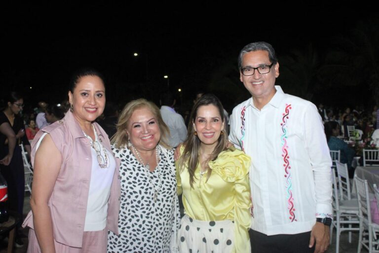 Reconoce Erasmo González Robledo labor del magisterio con magno festejo en el Parque Bicentenario