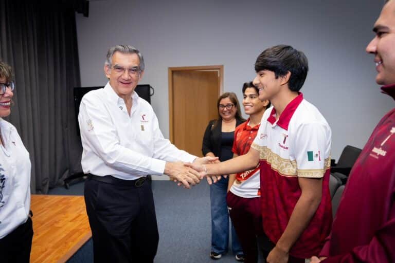 Recibe gobernador a históricos campeones tamaulipecos