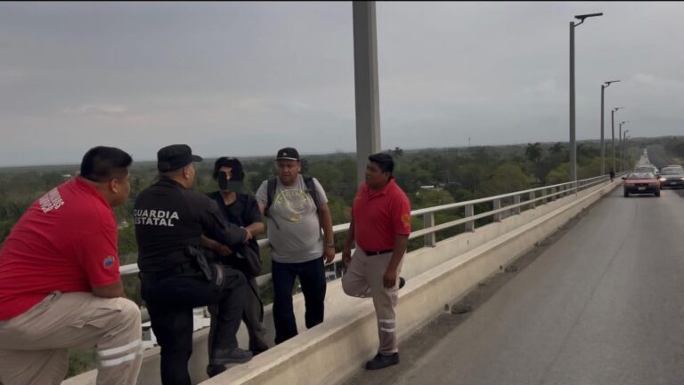 Van 3 que intentan arrojarse del Puente Tampico esta semana y Guardia Estatal lo evita