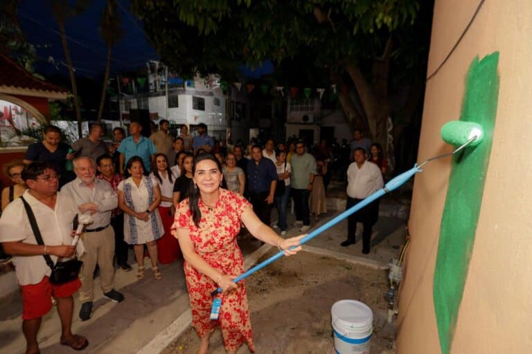 Gobierno de Mónica Villarreal transforma espacios públicos con «Rutas Mágicas de Color»