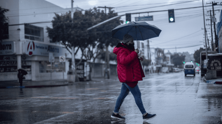 Nuevo León tendrá lluvias intensas y fuertes vientos este jueves; calor disminuirá por frente frío 49