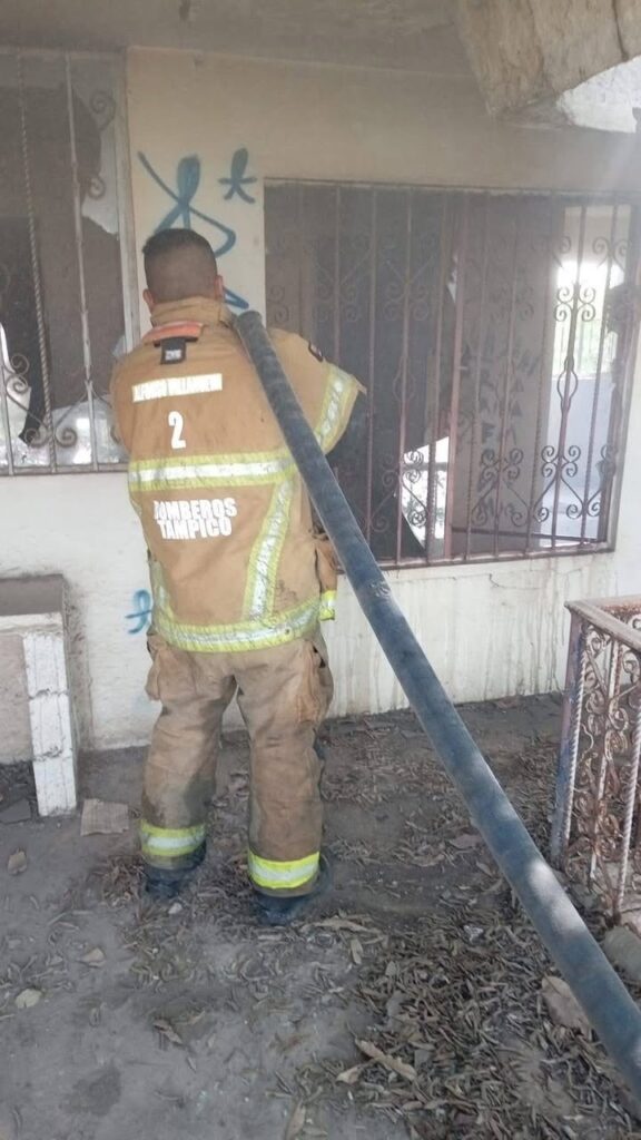 Arde casa abandonada en Tampico! Alertan por riesgo de inmuebles invadidos