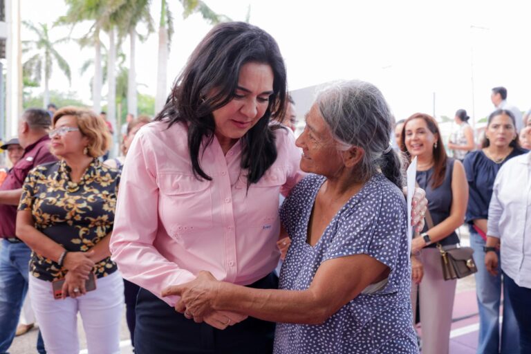 Mantiene Mónica Villarreal cercanía con la ciudadanía a través de “Diálogos a Medio* *Camino”*