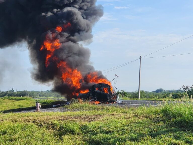 incendio de tractocamión en la carretera Victoria-Zaragoza