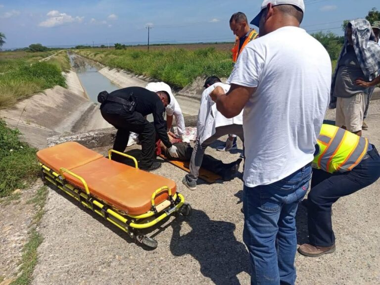 Guardia Estatal auxilia a hombre que presentó golpe de calor en Abasolo