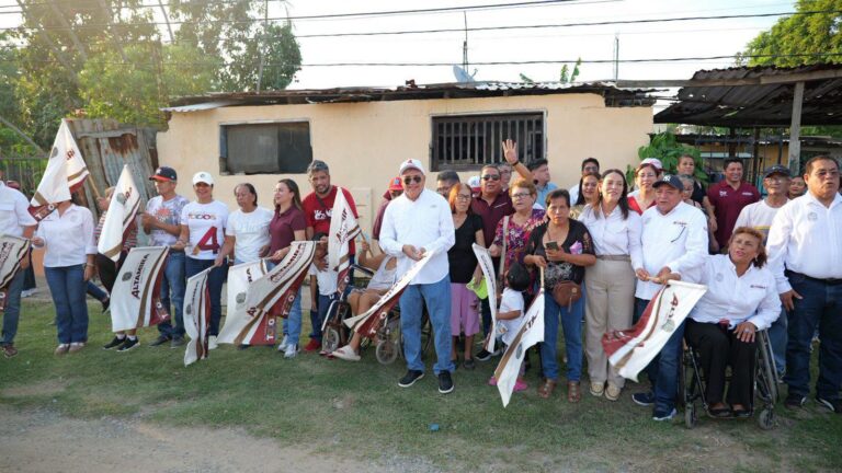 Entrega Armando Martínez más obras de pavimentación en Altamira