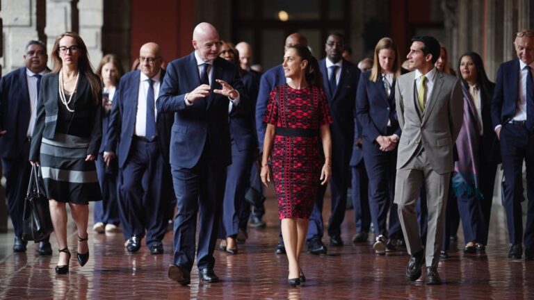 Claudia Sheinbaum recibe a Gianni Infantino en Palacio Nacional previo a la inauguración del Mundial 2026